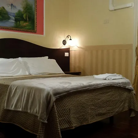 Bed & Breakfast Napoli Centrale בית הארחה