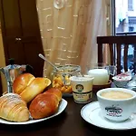 那不勒斯中央早餐加住宿酒店